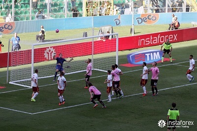 كانت إنستافوركس شريكًا رسميًا لنادي باليرمو من 2015 إلى 2017.